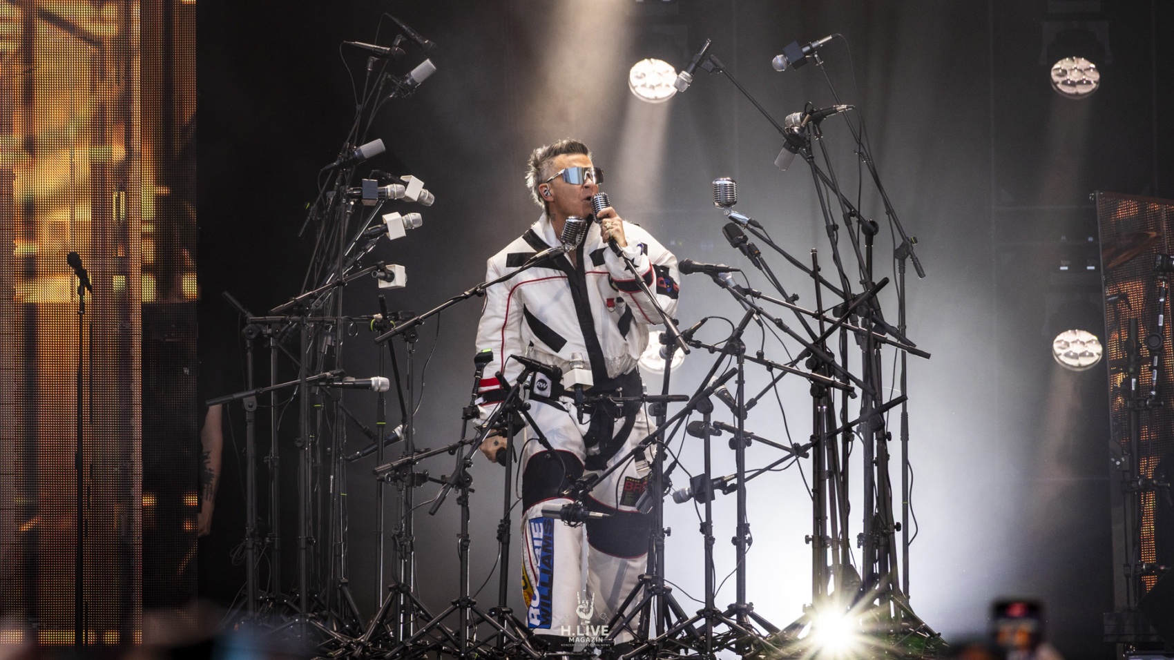20250630_Robbie-Williams_H-10